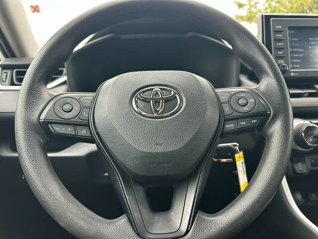 Used 2021 Toyota RAV4 LE AWD/4WD image 26