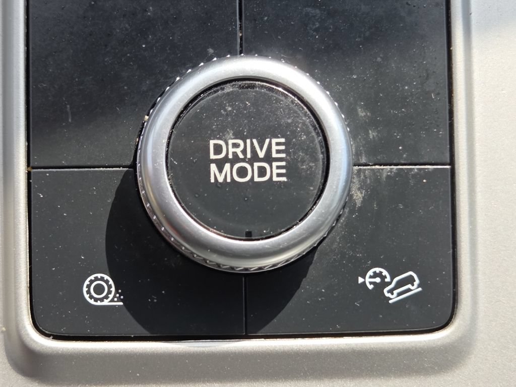 Used 2021 Ford Explorer Limited w/ Hybrid Equipment Group 310A AWD/4WD image 10