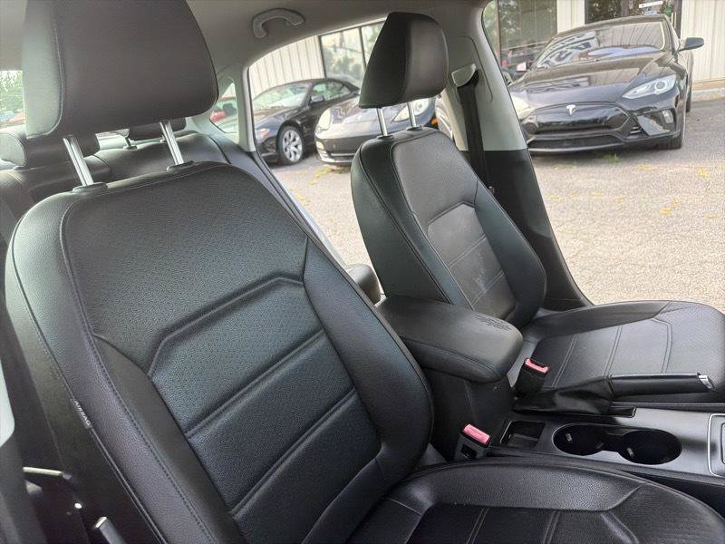 Used 2014 Volkswagen Passat 1.8T Wolfsburg Edition FWD image 23