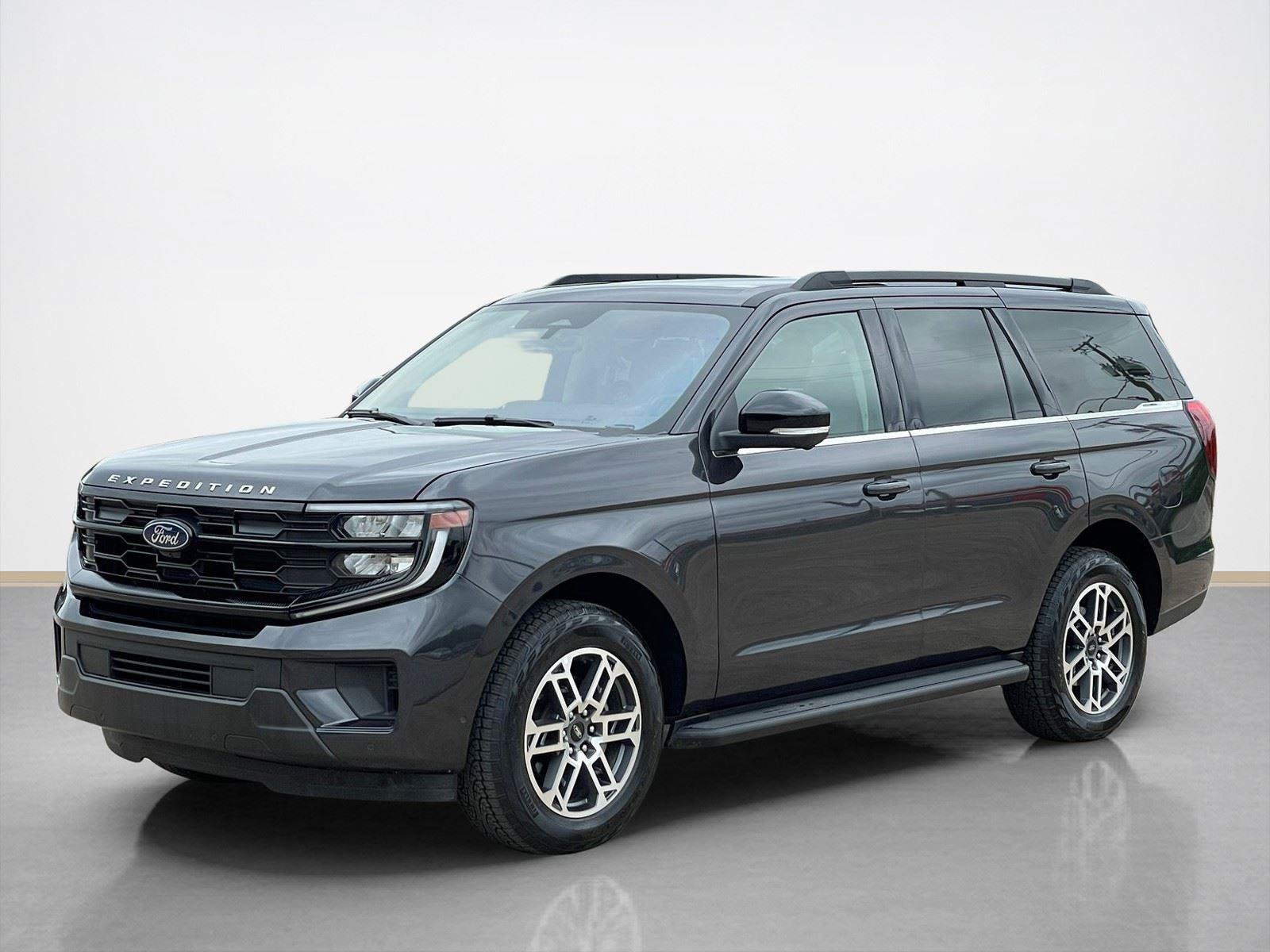 Used 2025 Ford Expedition Active AWD/4WD image 3