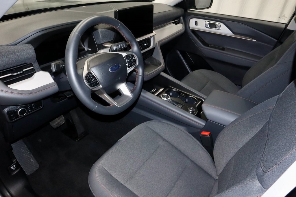 Certified 2025 Ford Explorer Active image 25