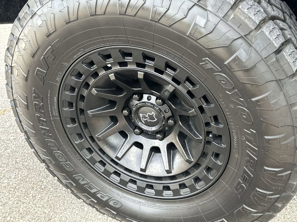 Used 2025 GMC Sierra 1500 AT4X image 34