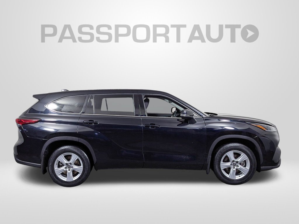 Used 2021 Toyota Highlander LE AWD/4WD image 9