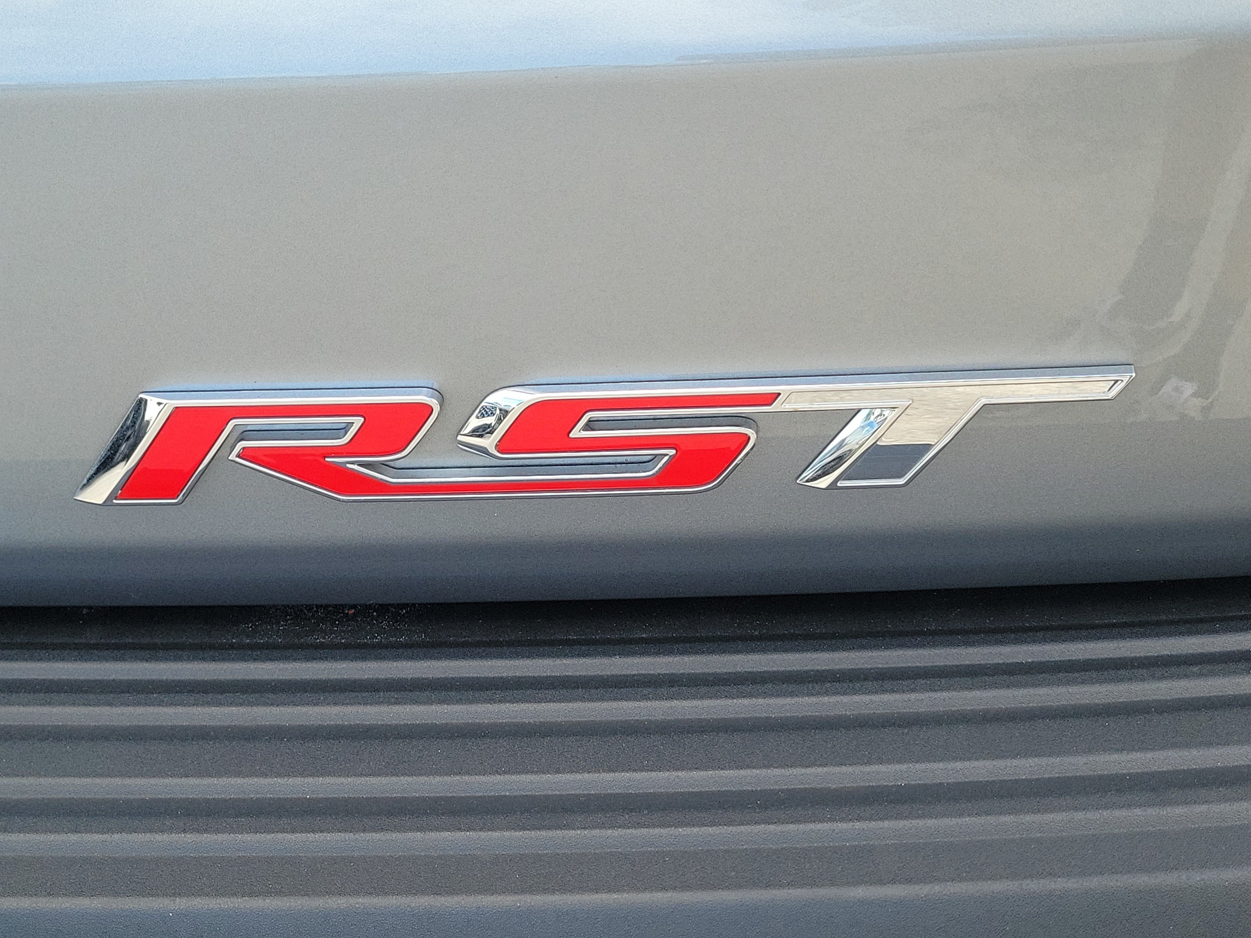 Used 2025 Chevrolet Suburban RST w/ Comfort Package RWD image 34