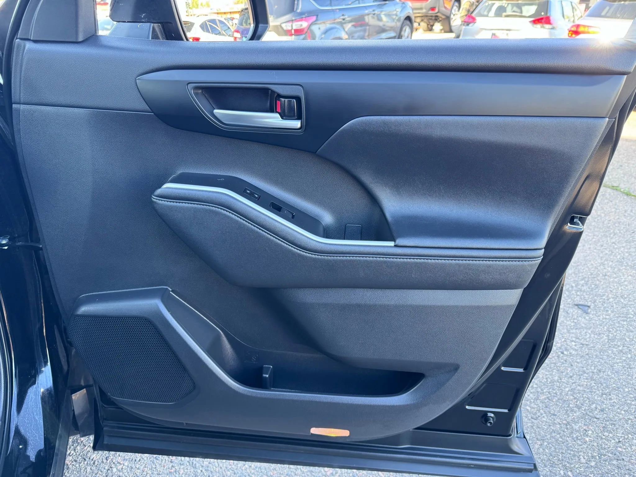 Used 2024 Toyota Highlander XLE image 17