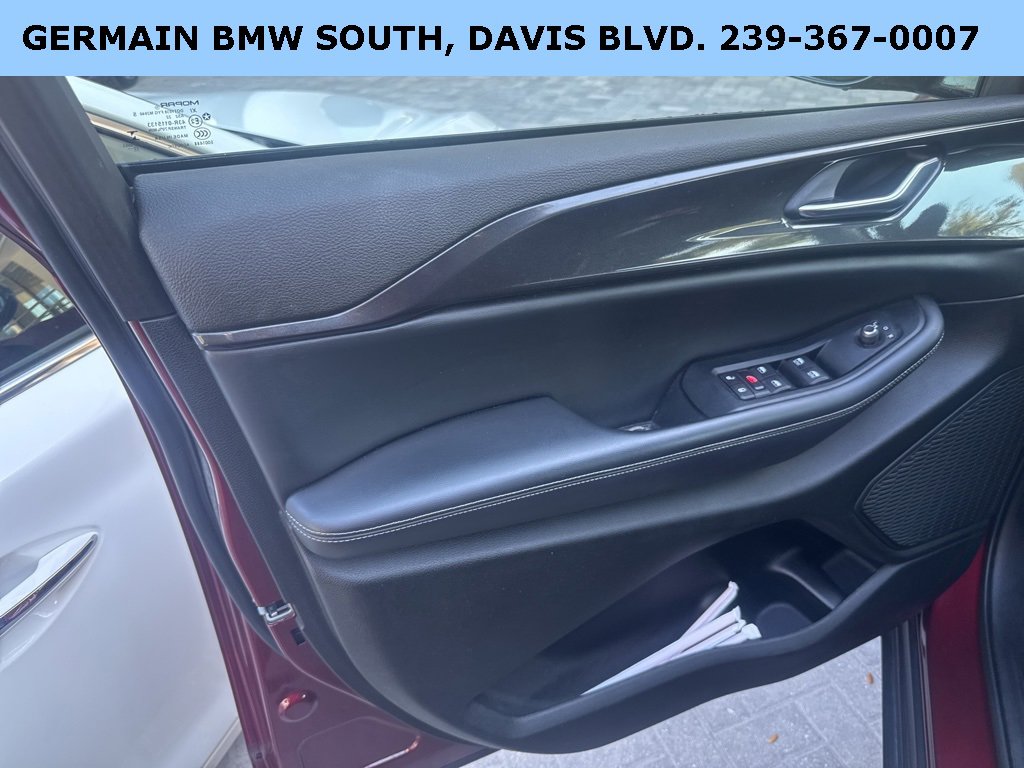 Used 2023 Jeep Grand Cherokee Altitude image 39