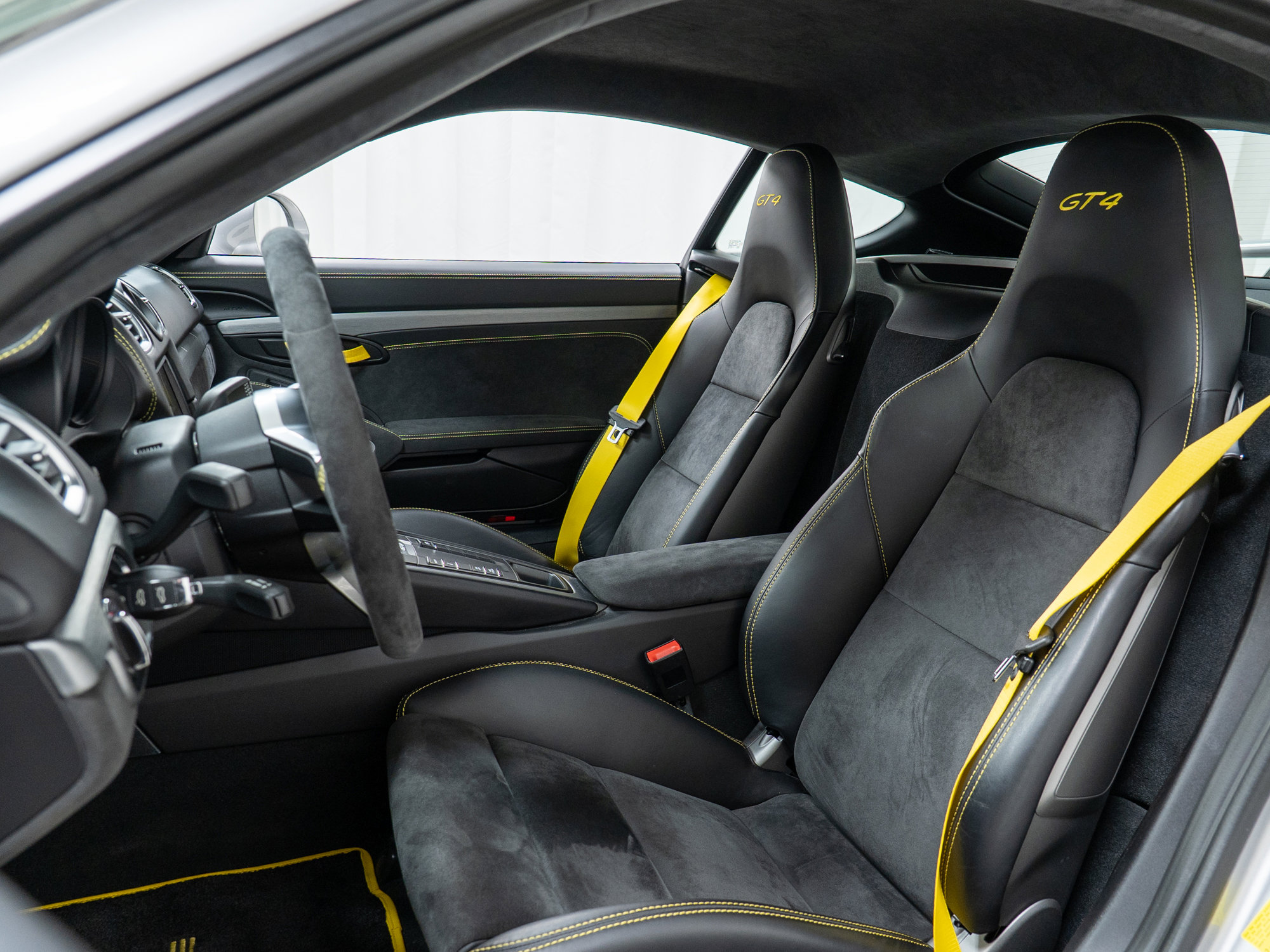 Certified 2016 Porsche Cayman GT4 RWD image 20