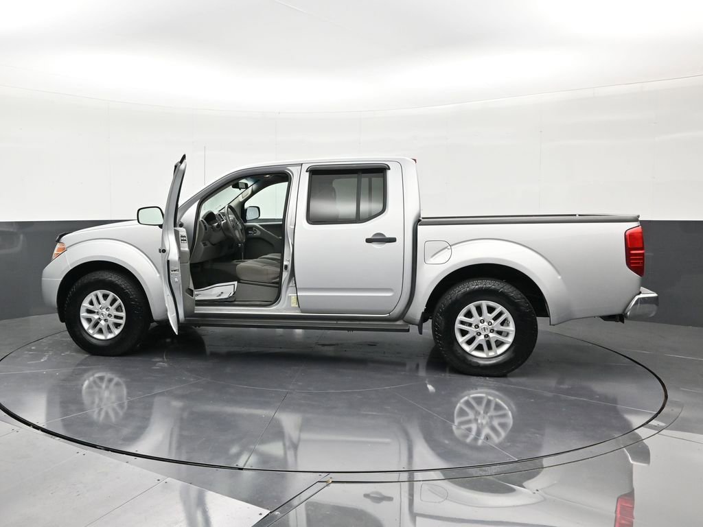 Used 2019 Nissan Frontier SV RWD image 2