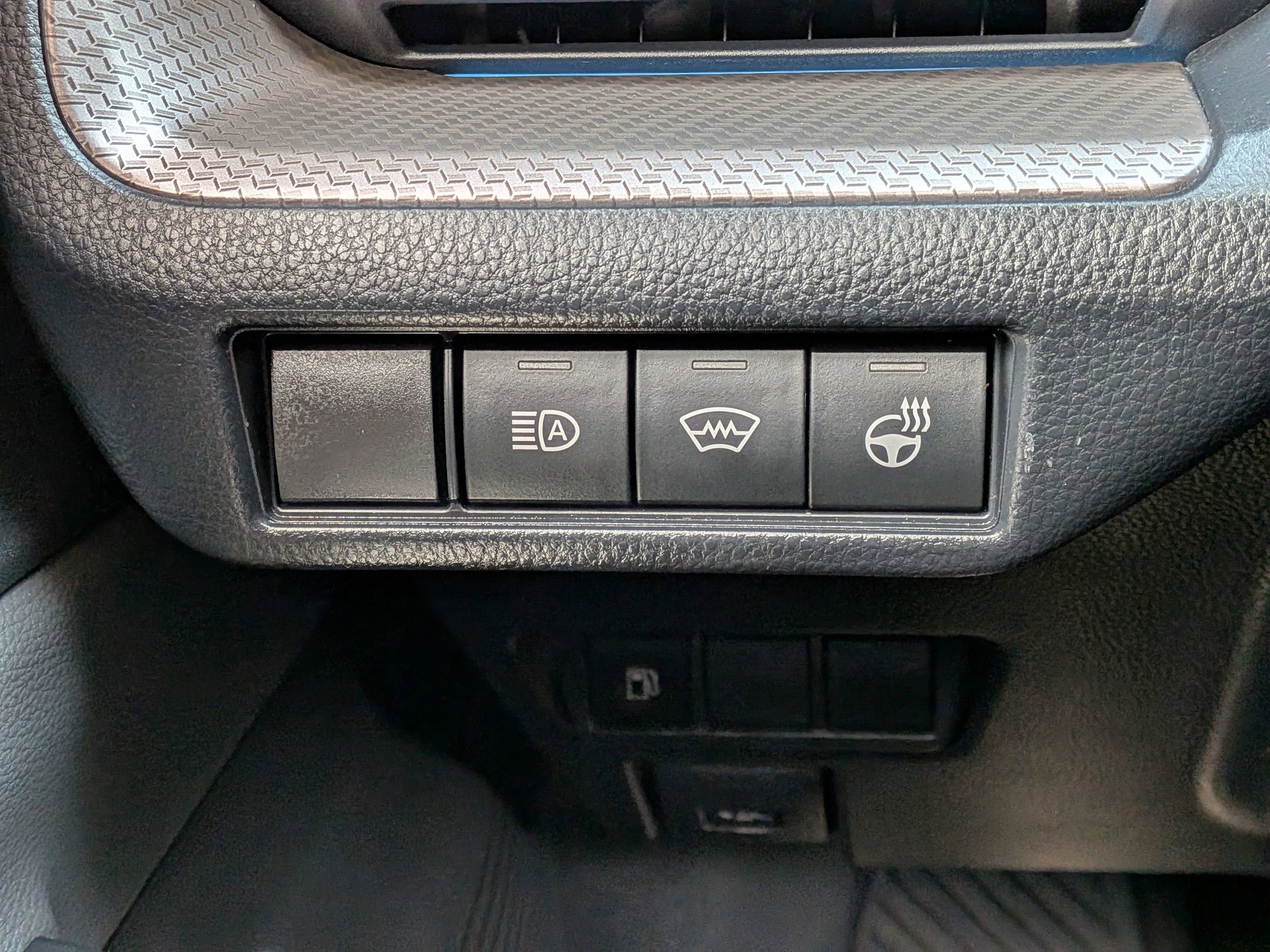 Used 2023 Toyota Prius XLE image 18