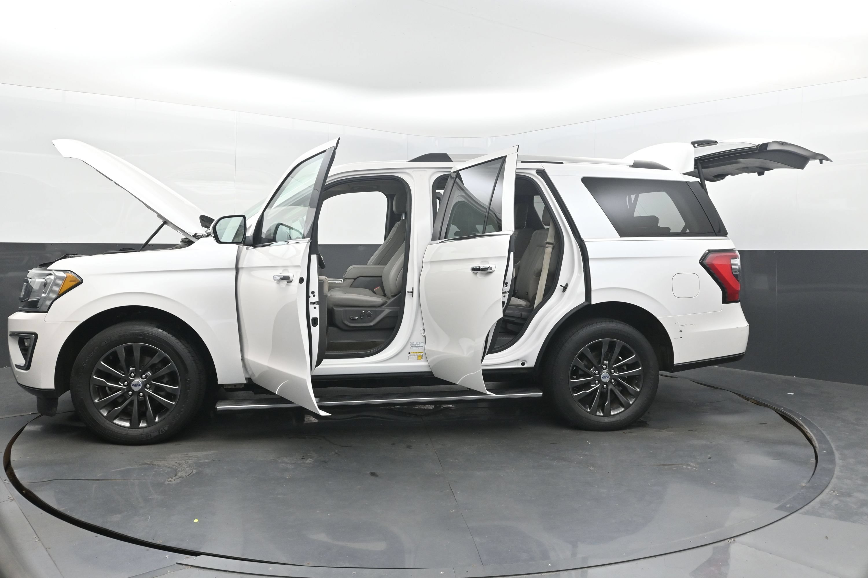 Used 2019 Ford Expedition Limited w/ Equipment Group 301A RWD image 45