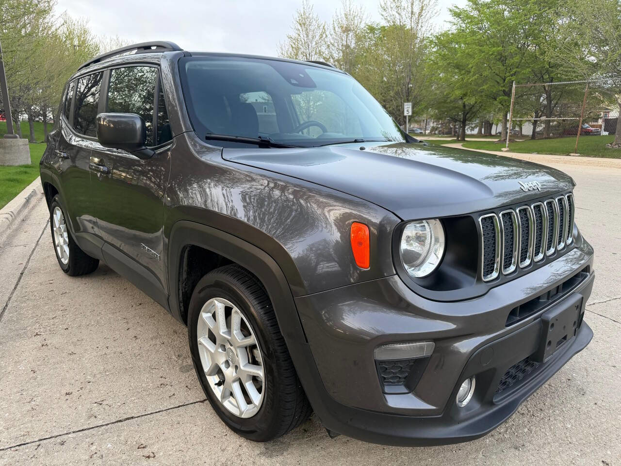 Used 2021 Jeep Renegade Latitude FWD image 1