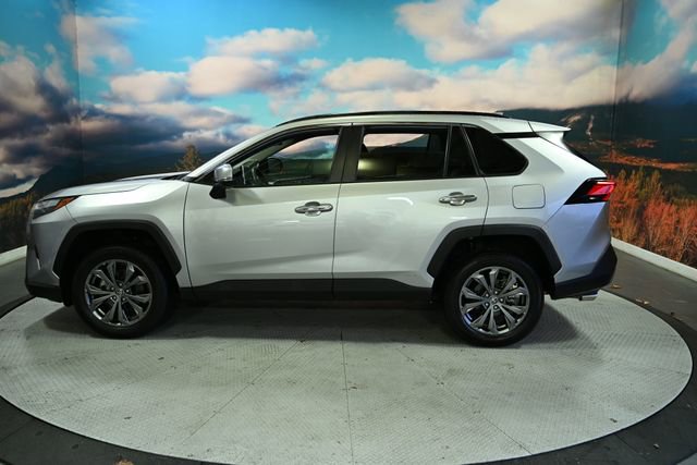 Used 2022 Toyota RAV4 Limited image 5