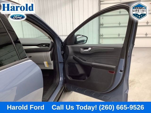 Used 2024 Ford Escape SE image 11