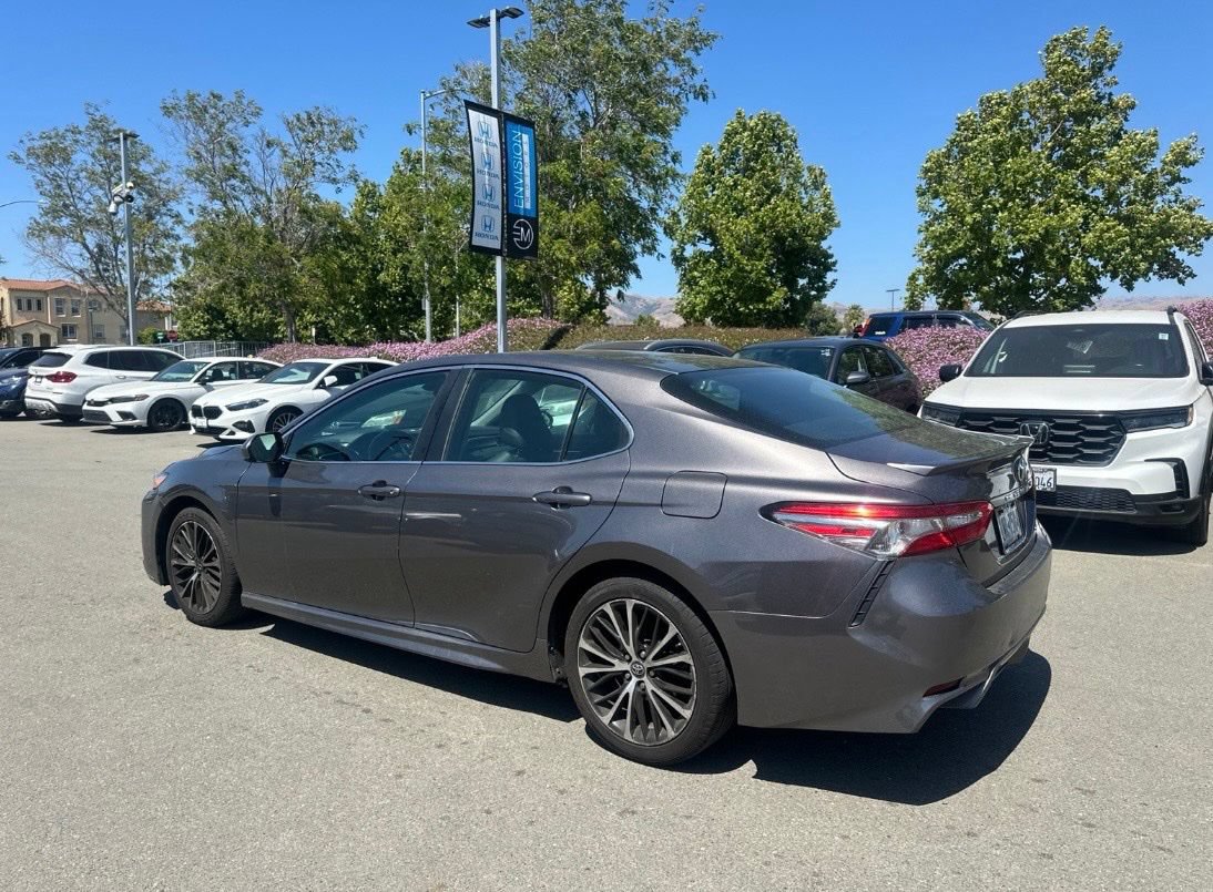 Used 2018 Toyota Camry SE FWD image 4