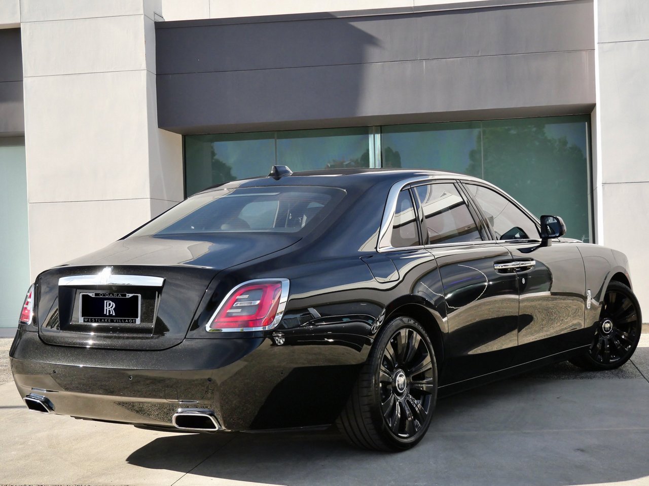 Used 2023 Rolls-Royce Ghost image 2