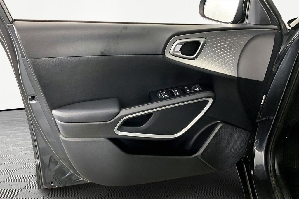 Used 2023 Kia Soul LX w/ LX Technology Package image 20