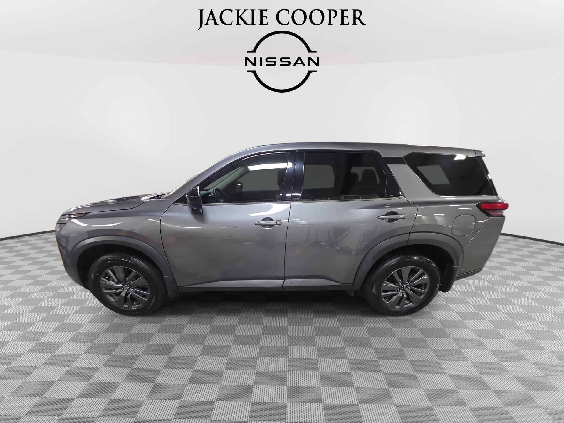 Used 2023 Nissan Pathfinder S AWD/4WD image 8