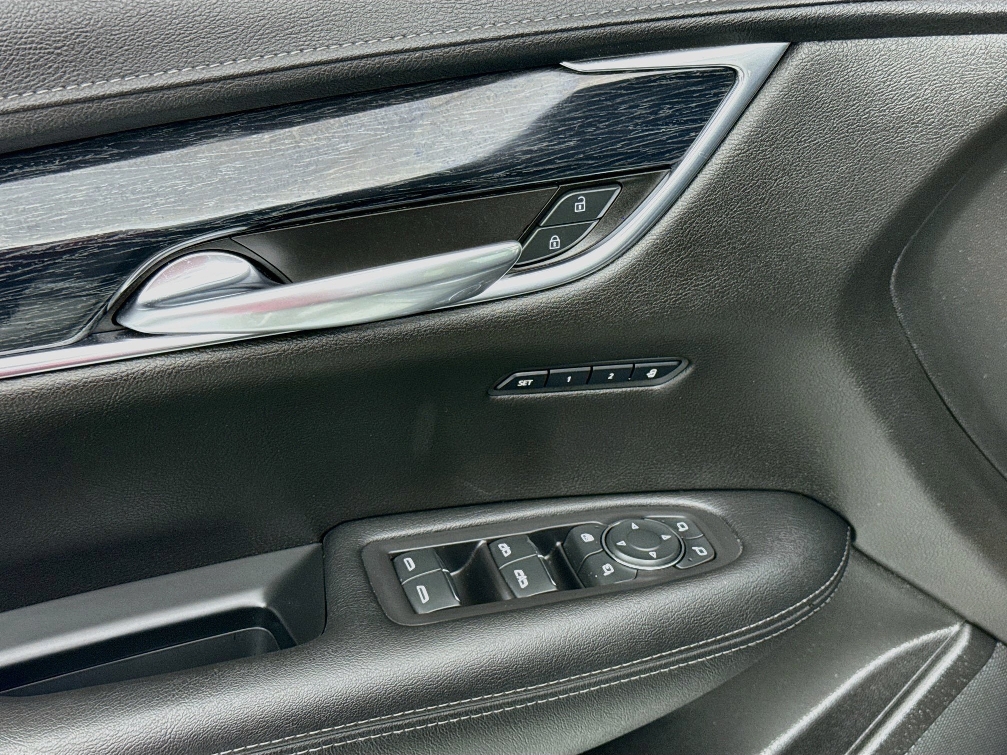 Certified 2020 Cadillac XT5 Premium Luxury AWD/4WD image 17