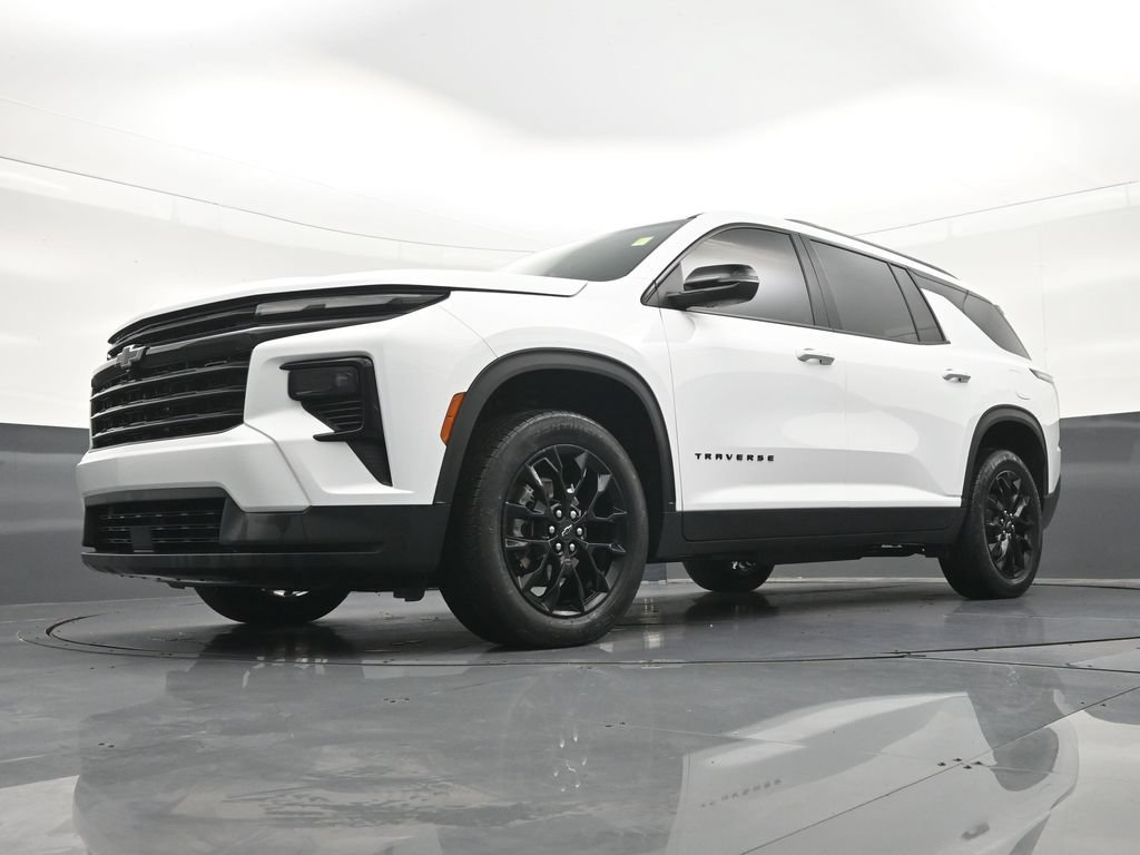 Used 2025 Chevrolet Traverse LT w/ Midnight/Sport Edition FWD image 25