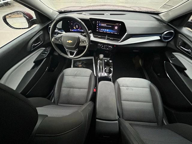 Used 2025 Chevrolet Trax LT w/ LT Convenience Package image 19