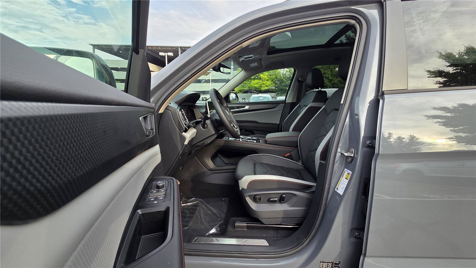 New 2026 Volkswagen Atlas Peak Edition AWD/4WD image 13