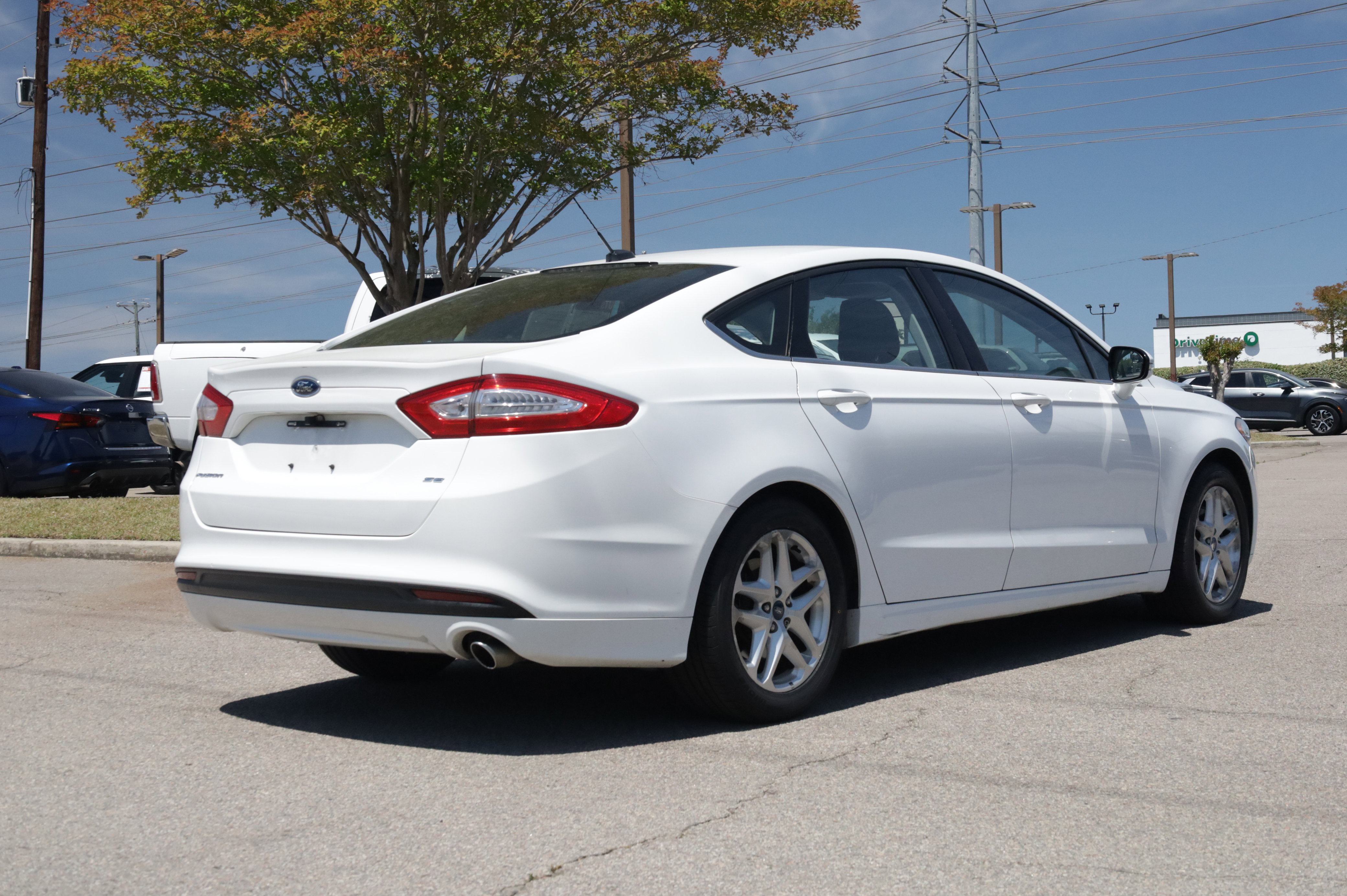Used 2013 Ford Fusion SE FWD image 3