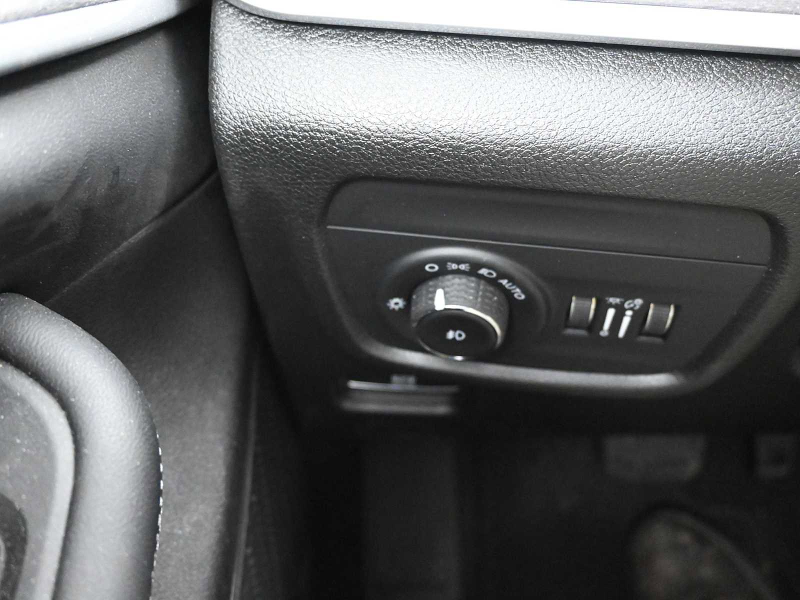 Used 2023 Jeep Grand Cherokee Limited w/ Black Appearance Package image 18