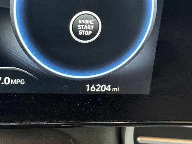 Used 2025 Hyundai Elantra Limited image 28