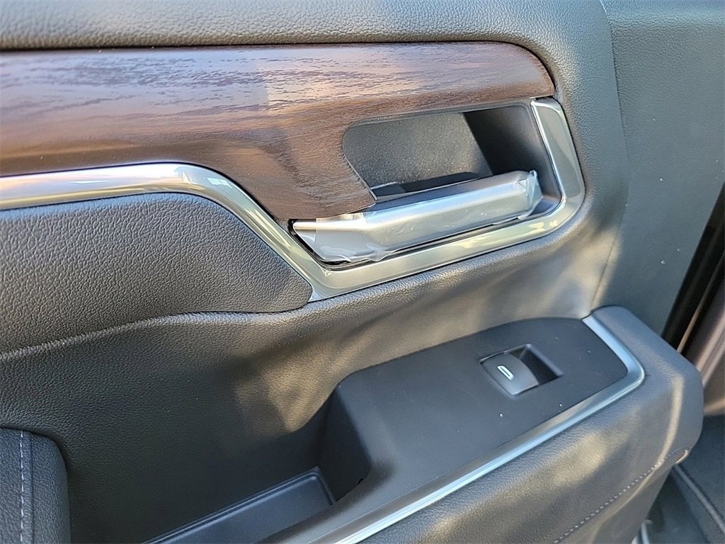 New 2026 GMC Sierra 2500 SLT w/ SLT Premium Package image 14