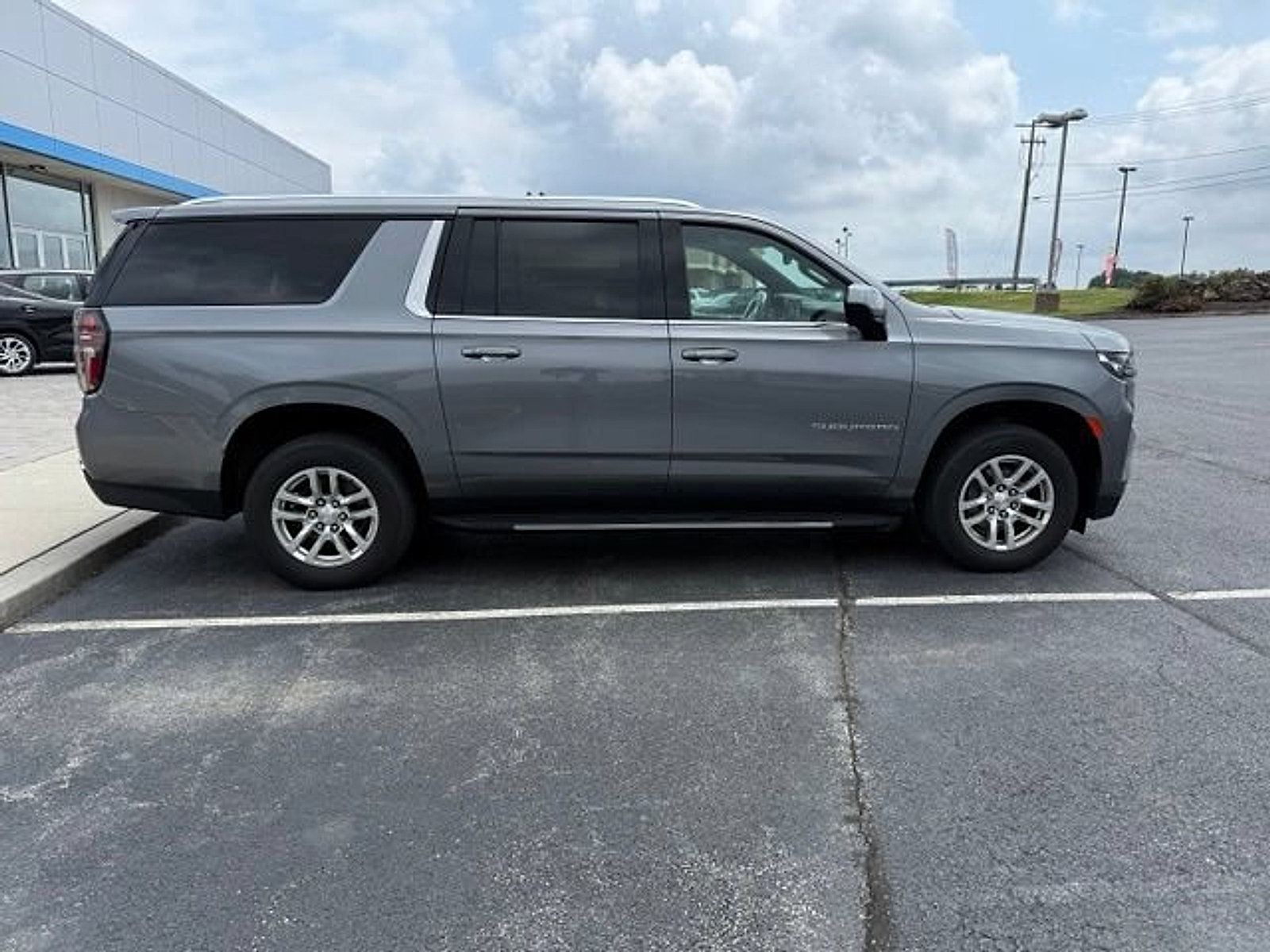 Used 2021 Chevrolet Suburban LT AWD/4WD image 9