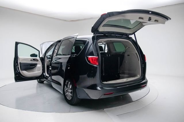 Used 2023 Chrysler Voyager LX image 19