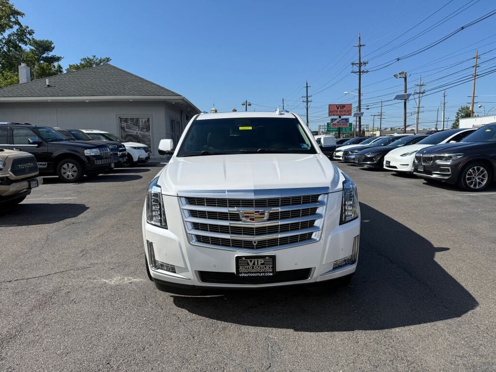 Used 2018 Cadillac Escalade ESV Premium Luxury w/ LPO, Radiant Package AWD/4WD image 2