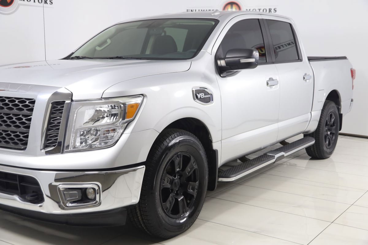 Used 2017 Nissan Titan SV AWD/4WD image 47
