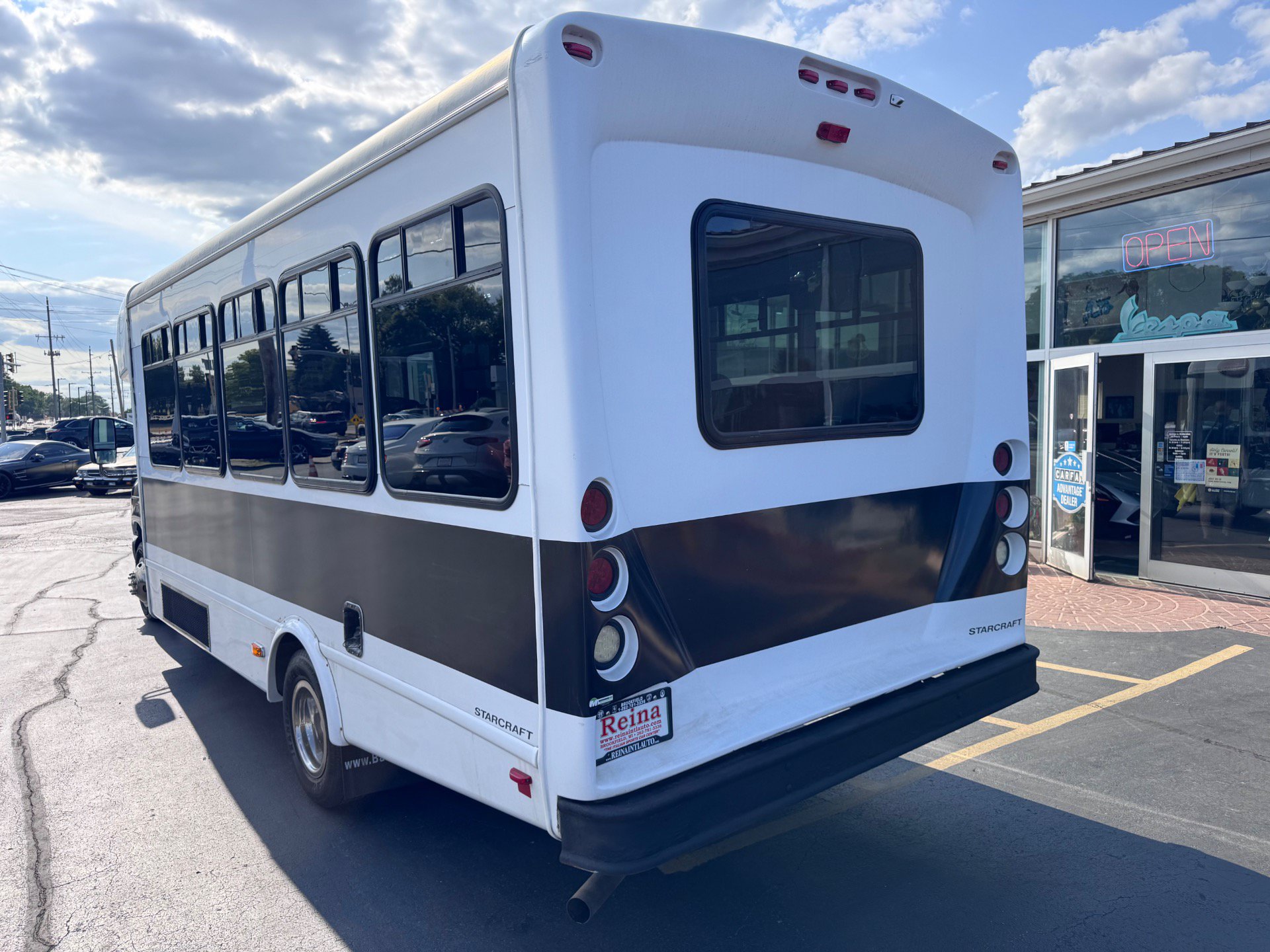 Used 2016 Ford E-450 and Econoline 450 Super Duty w/ Shuttle Bus Prep Package RWD image 8