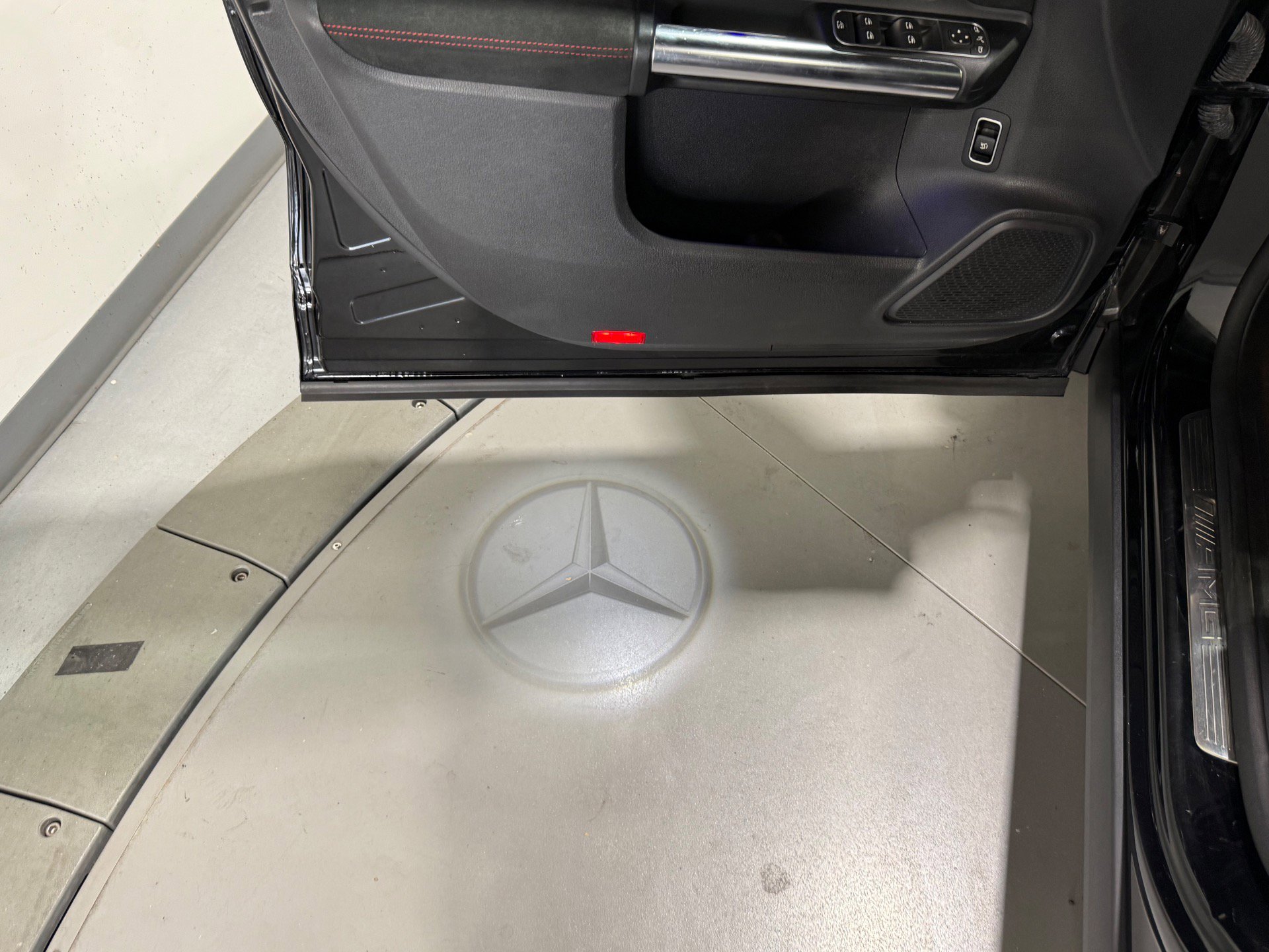 Used 2022 Mercedes-Benz GLA 35 AMG 4MATIC w/ Premium Package Lite image 29