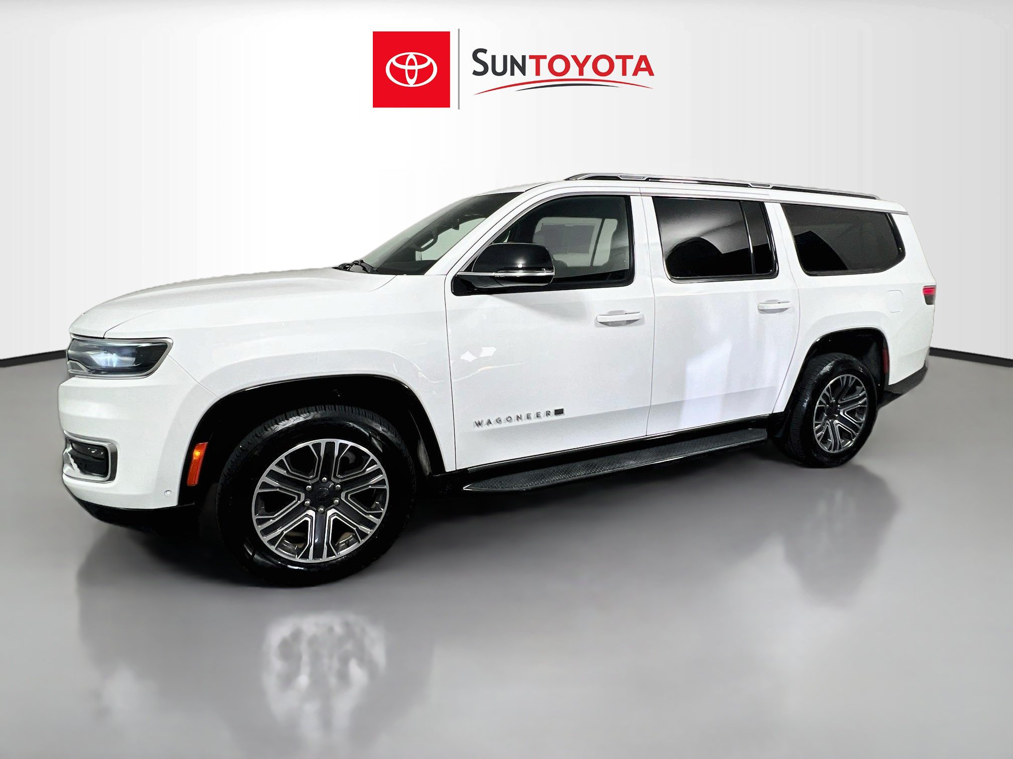 Used 2024 Jeep Wagoneer L Series II w/ Flexible Seating Group AWD/4WD image 9