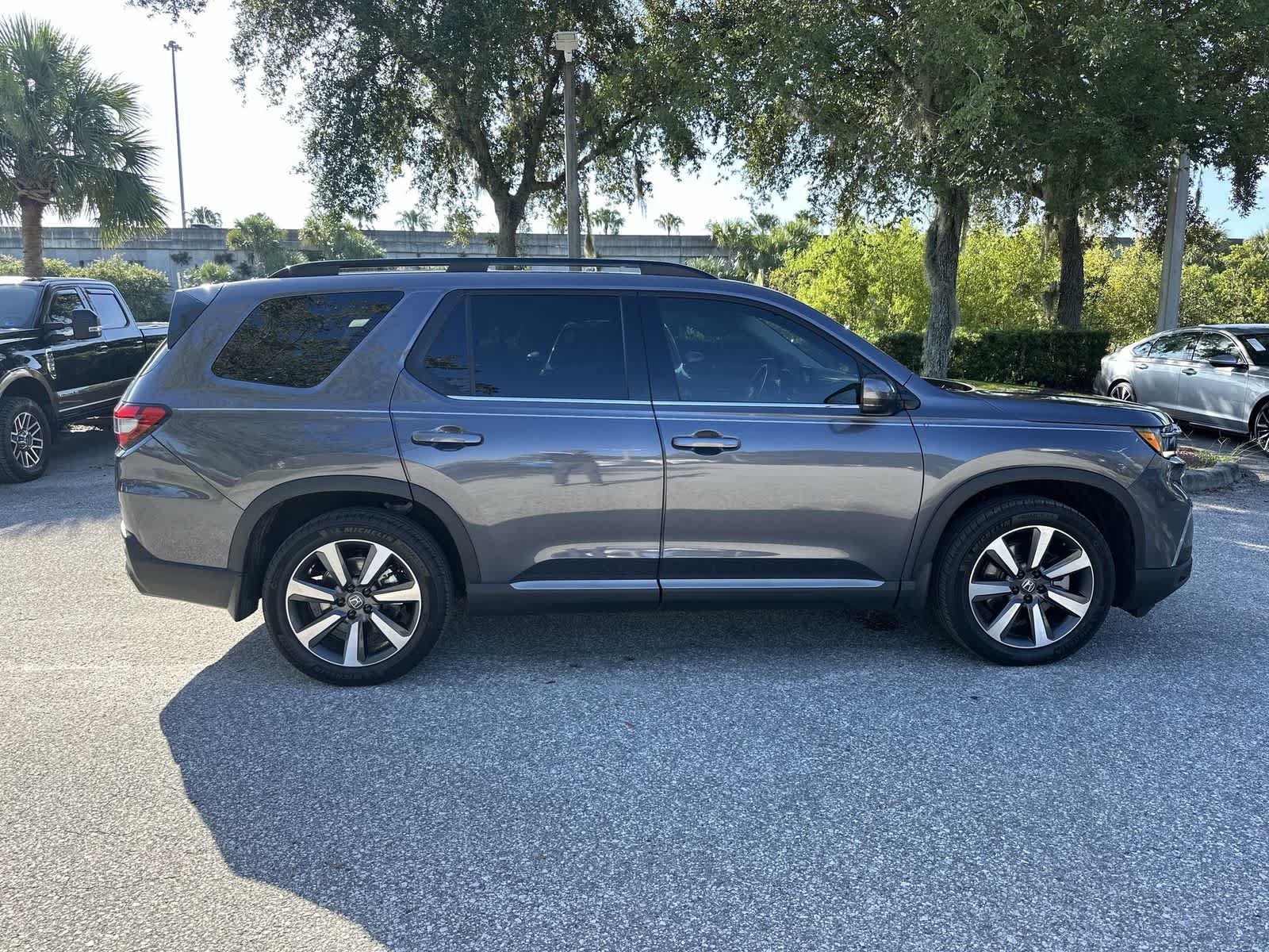 Used 2023 Honda Pilot Touring image 7