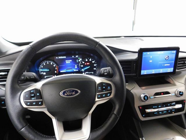 Used 2023 Ford Explorer XLT w/ Equipment Group 202A image 7