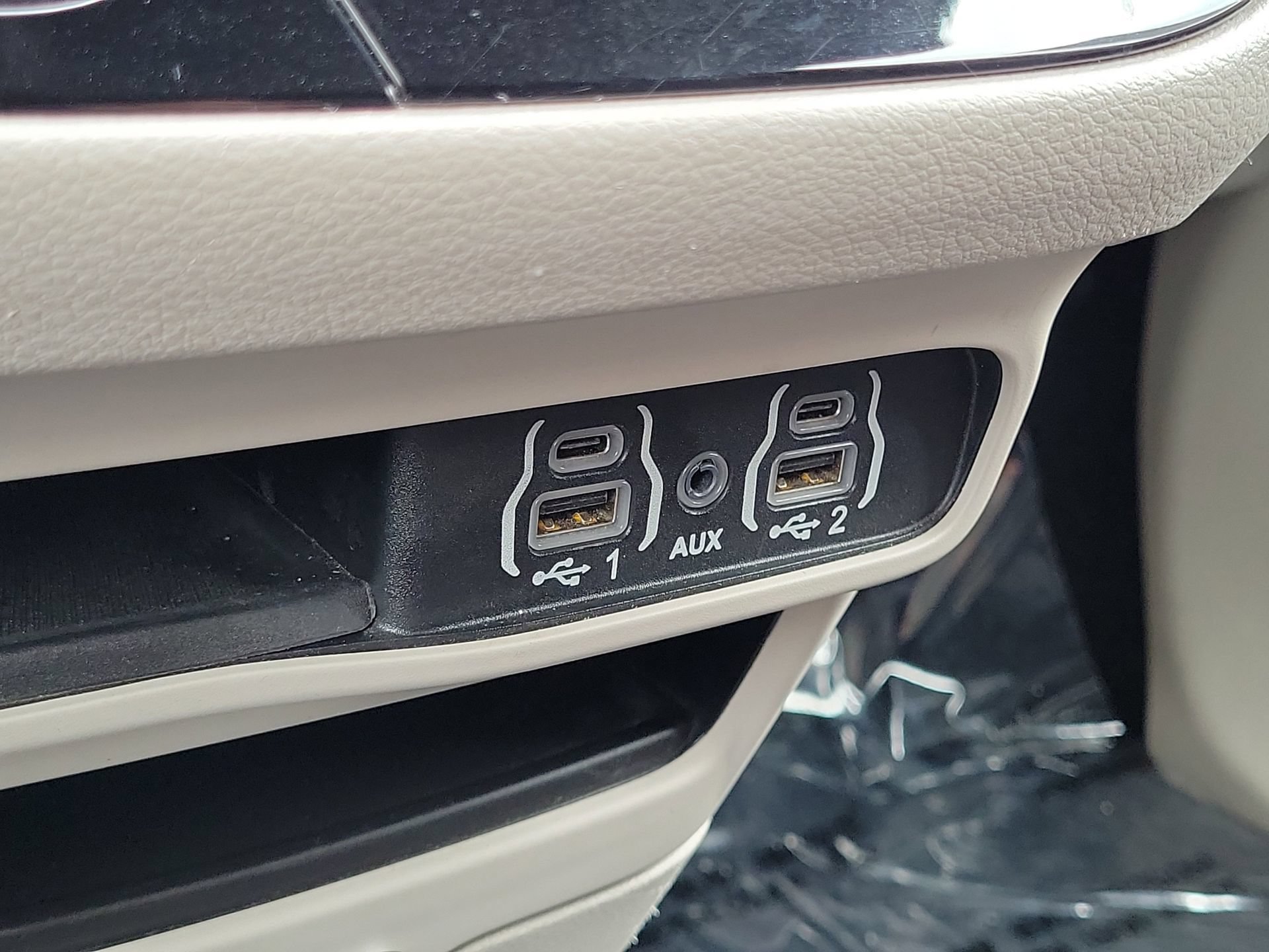 Certified 2023 Chrysler Voyager LX FWD image 12
