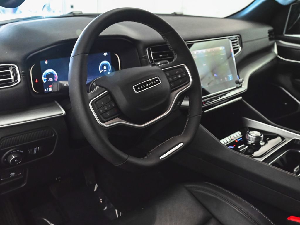 Used 2025 Jeep Wagoneer 4WD image 15