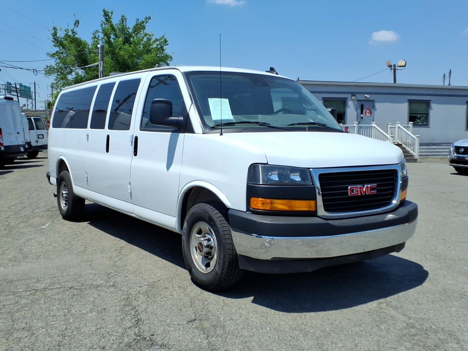 Used 2025 GMC Savana 3500 LT w/ LT Preferred Equipment Group RWD image 1