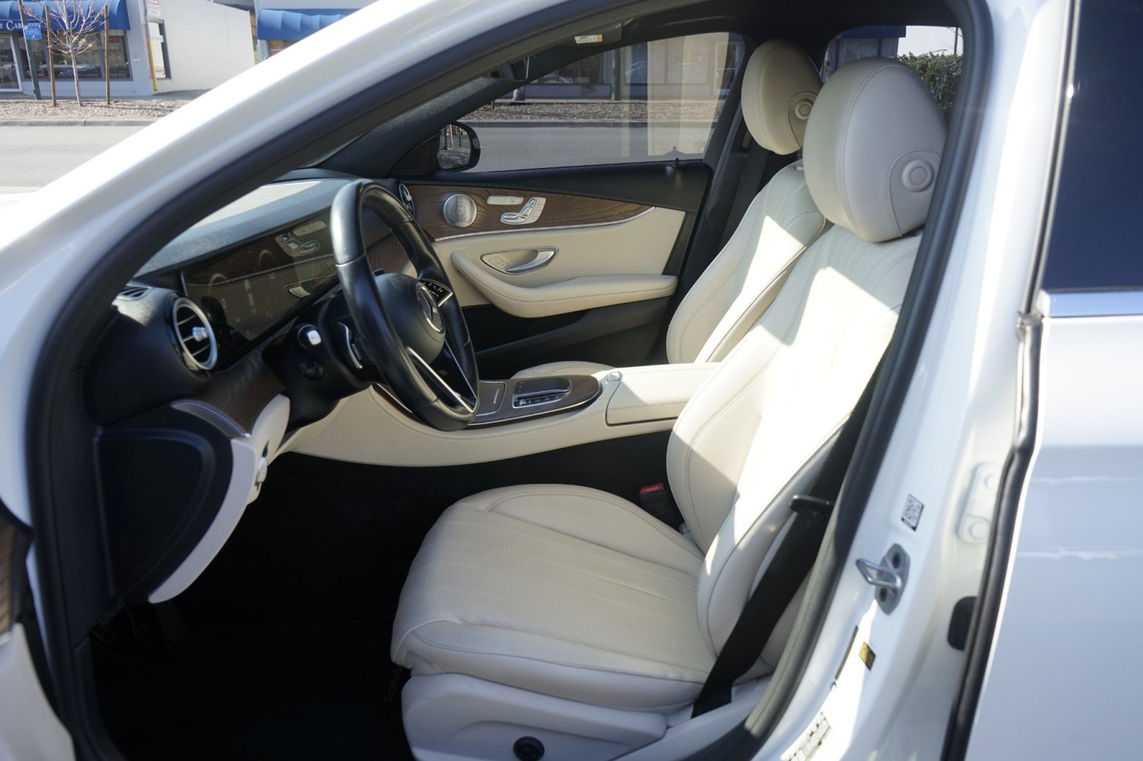 Used 2022 Mercedes-Benz E 350 Sedan w/ AMG Line Exterior image 17