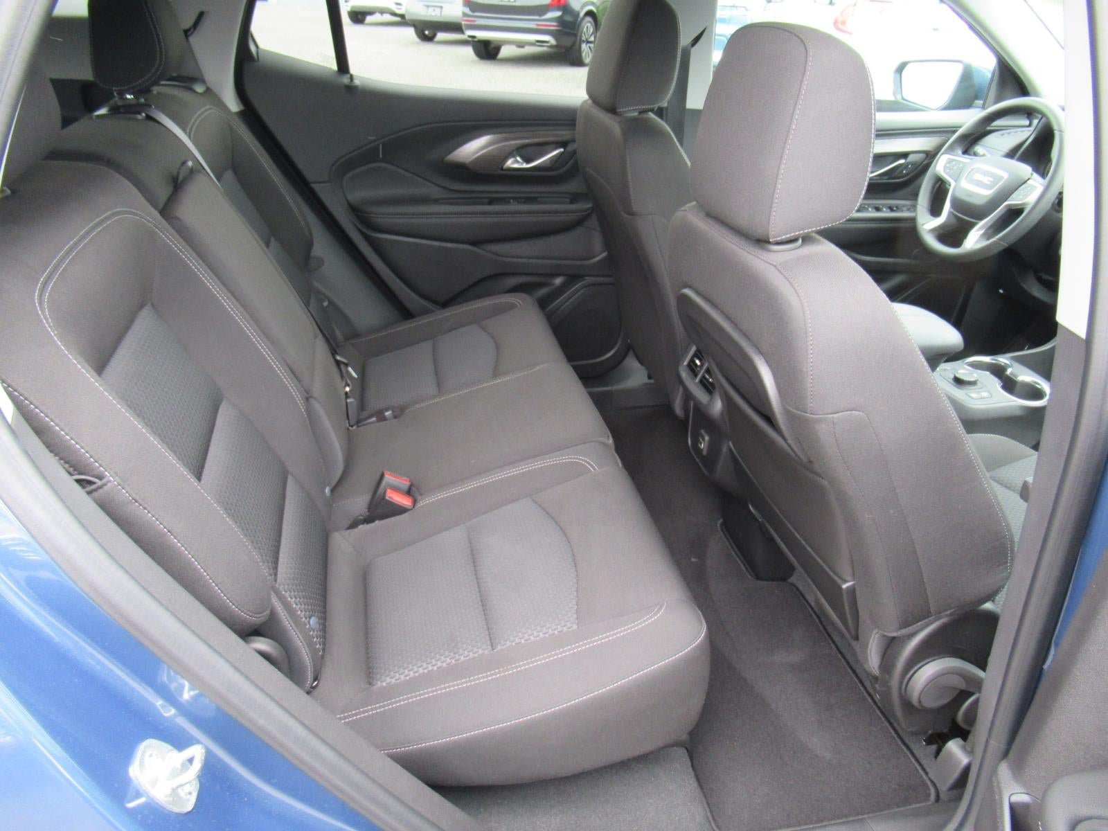 Used 2024 GMC Terrain SLE w/ Driver Convenience Package FWD image 30