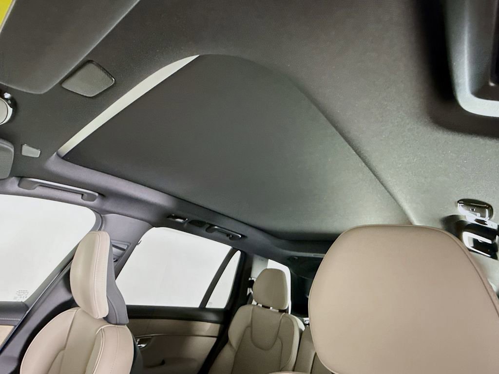 New 2026 Volvo XC90 B6 Plus w/ Protection Package Premier image 22