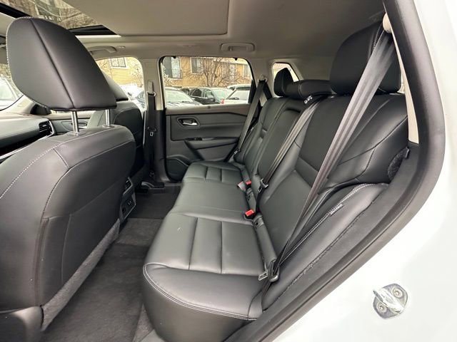 Used 2023 Nissan Rogue SL w/ SL Premium Package image 11