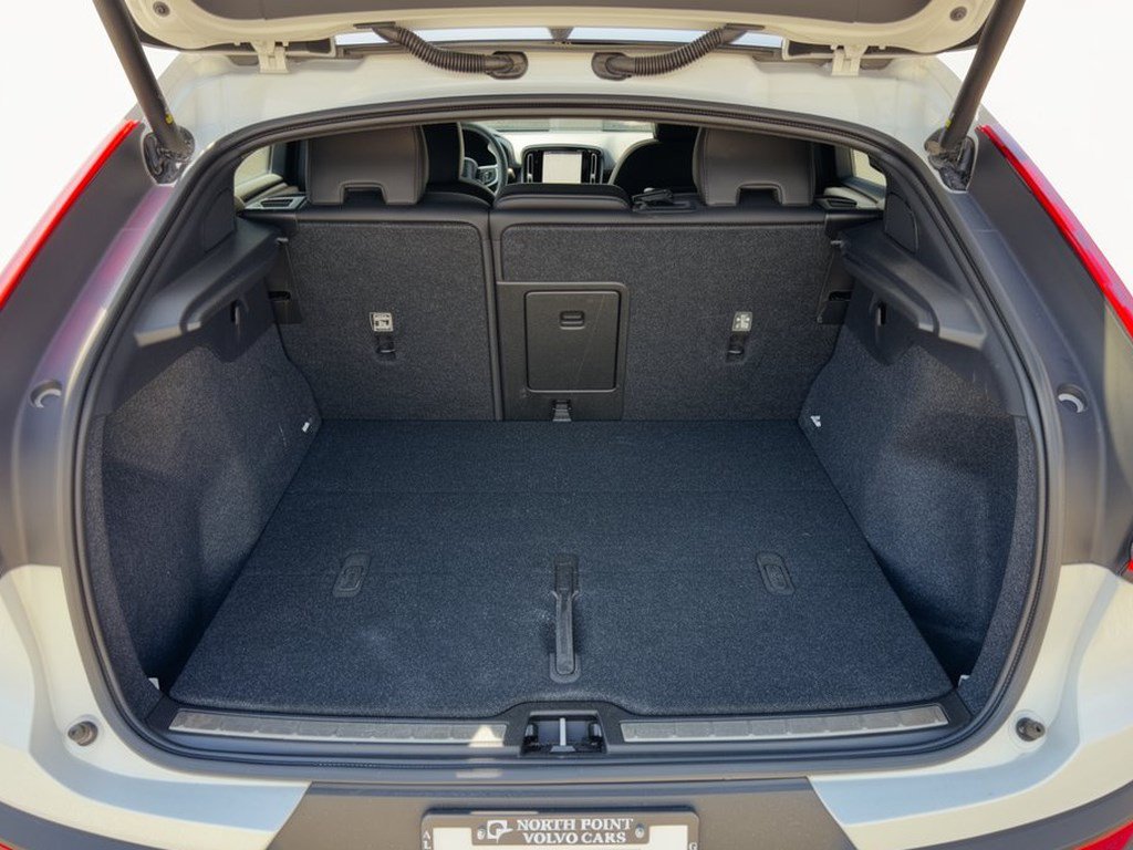 Used 2023 Volvo C40 P8 Recharge Ultimate AWD/4WD image 28