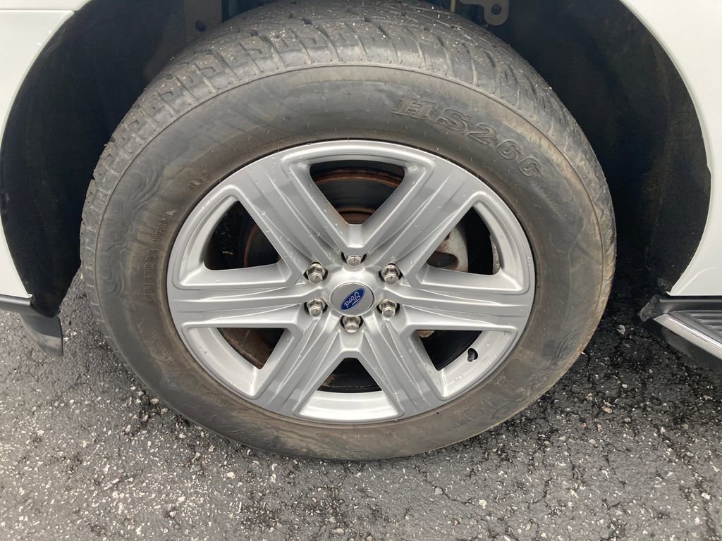 Used 2019 Ford Expedition XLT w/ Equipment Group 202A AWD/4WD image 31