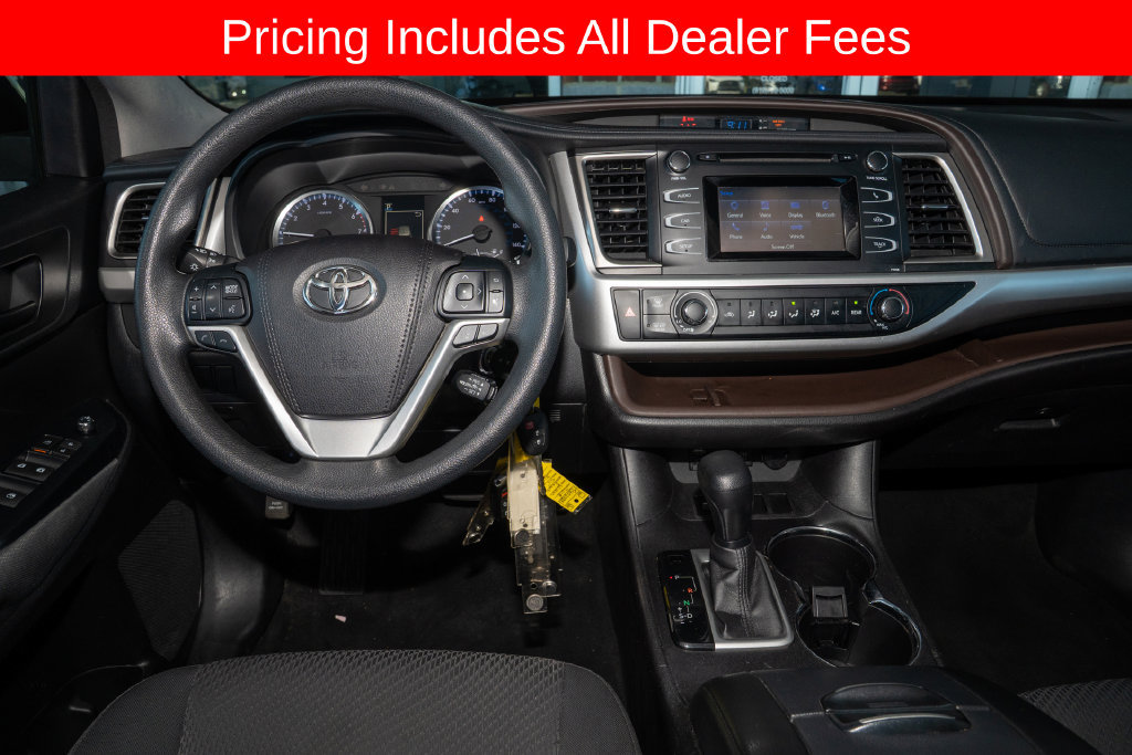 Used 2017 Toyota Highlander LE FWD image 6