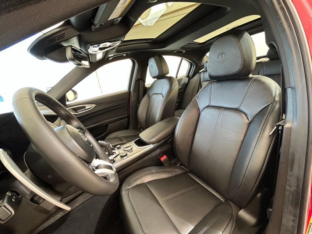 New 2025 Alfa Romeo Giulia w/ Driving Assist Package image 31