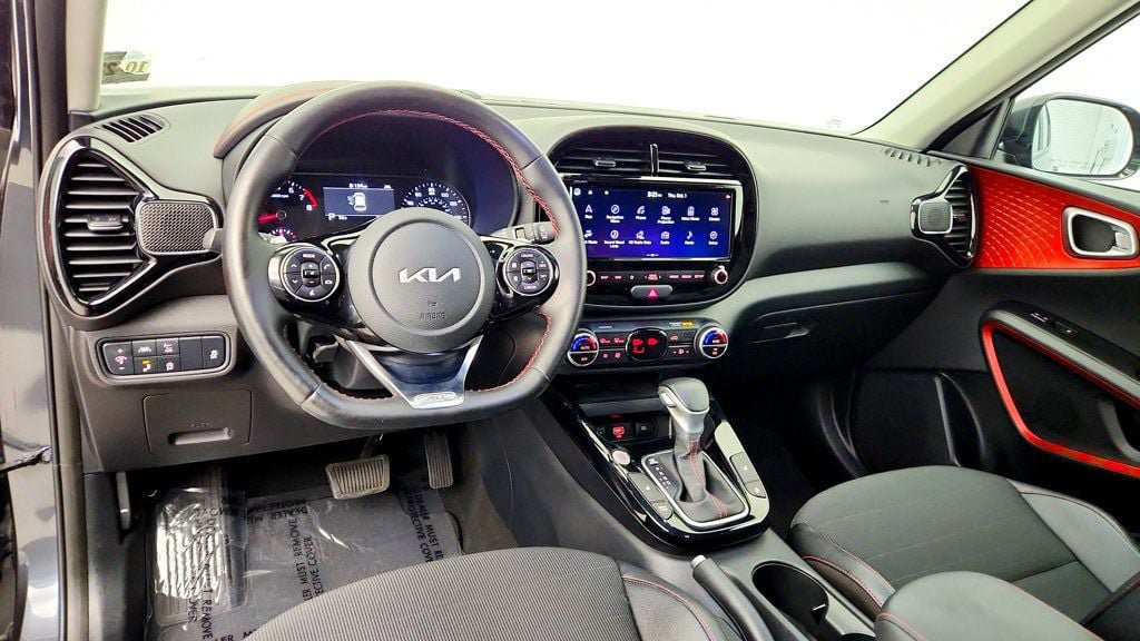 Used 2022 Kia Soul Turbo FWD image 13